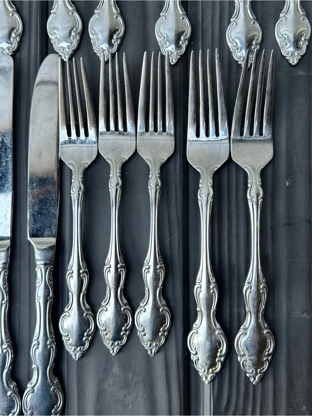 19 Piece Oneida Flatware Set